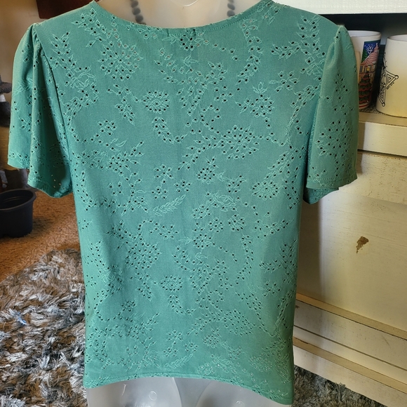 W5 Minty Green Shortsleeve & Lightweight Hollow-out Cute Top sz S - Picture 3 of 4
